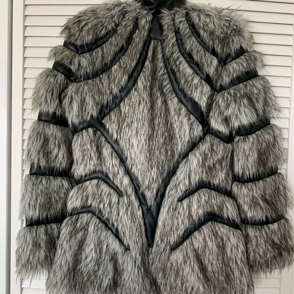 Bebe Faux Fur Coat S/P - Picture 2 of 5